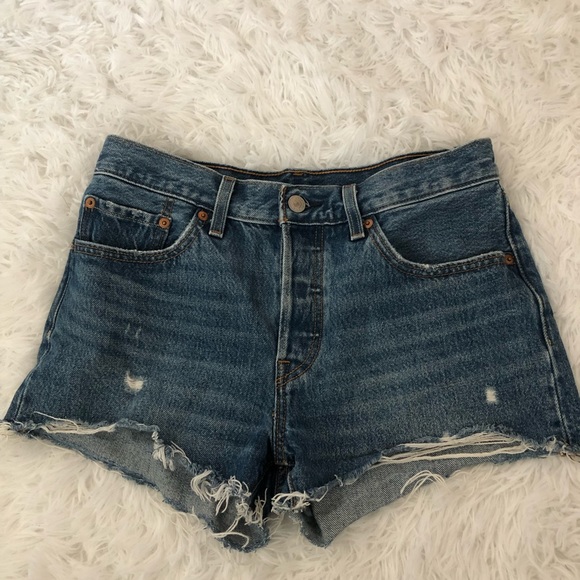 Levis mid rise denim shorts - Picture 2 of 3